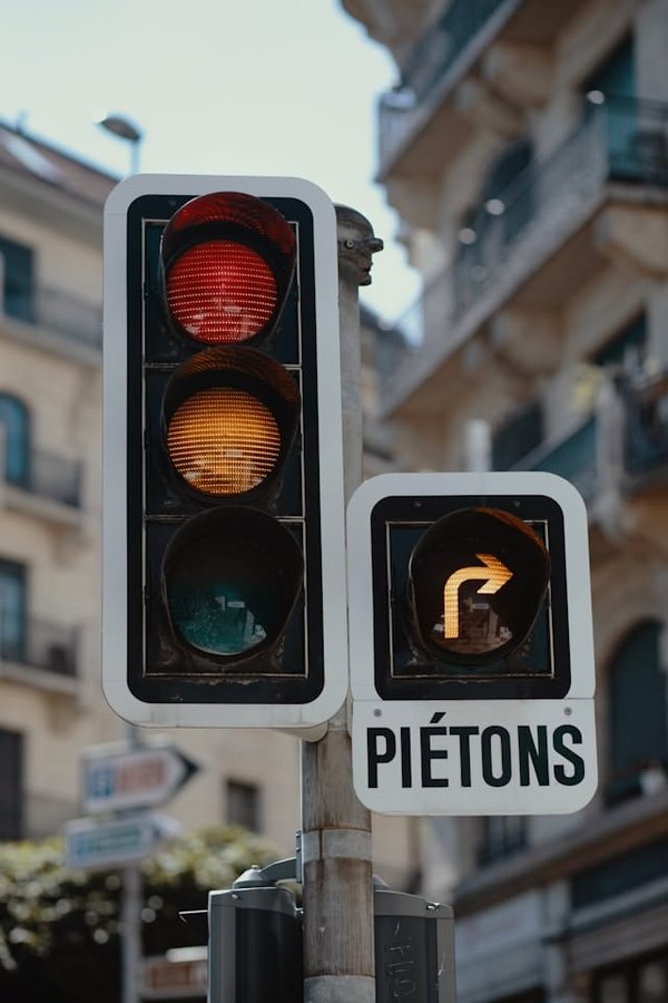 Quels sont les facteurs à prendre en compte avant de faire le code de la route en ligne ?